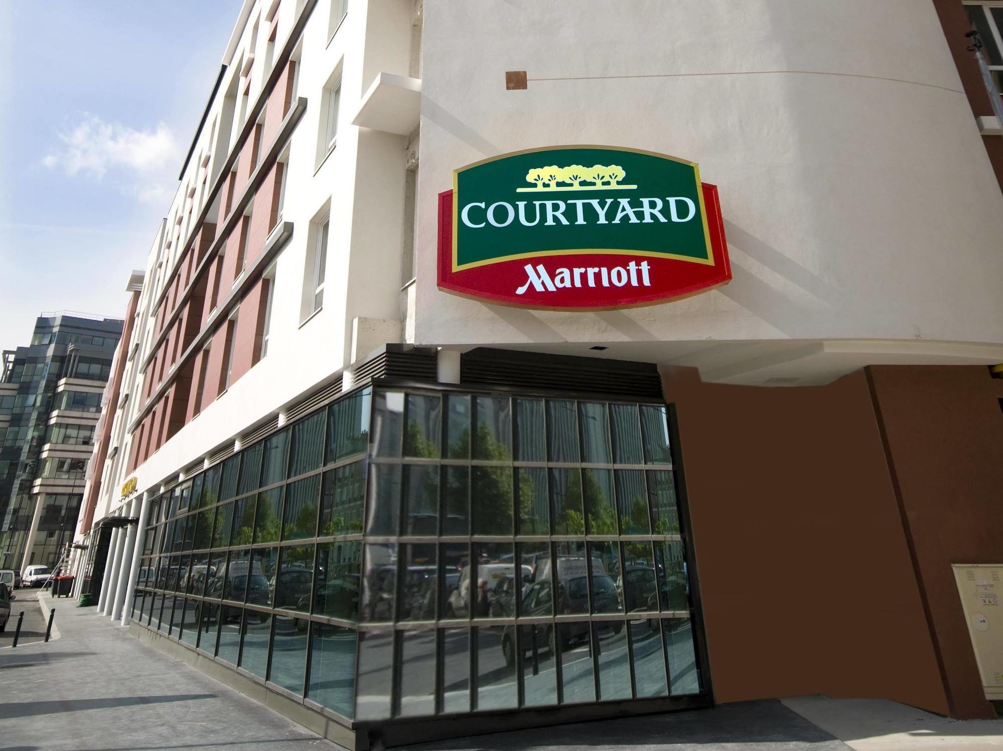 Hotel Courtyard By Marriott Paris Saint Denis Exterior foto